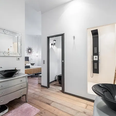 The Cosmopolitan * كان